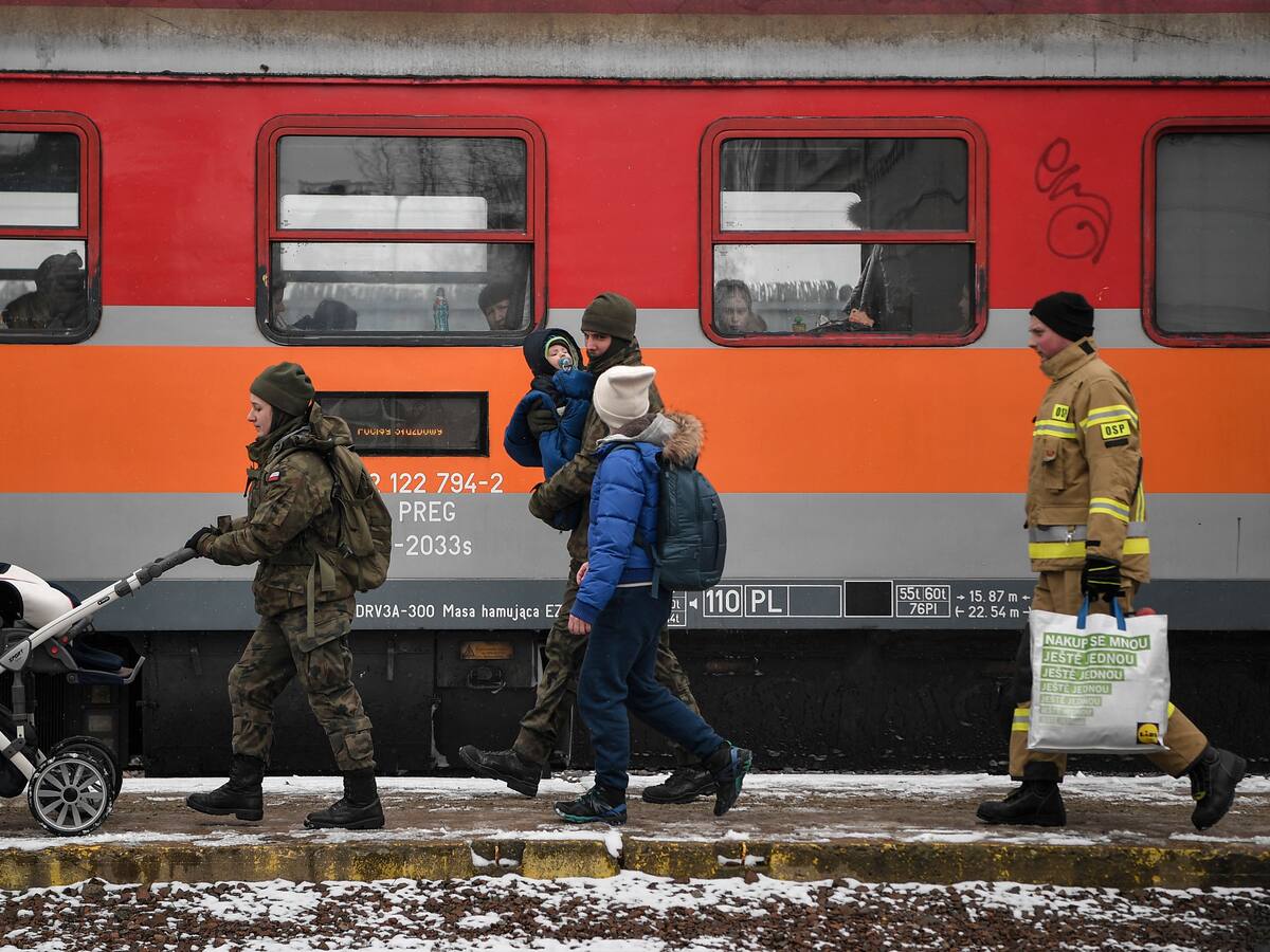 Ucrania abre seis corredores humanitarios tras acordar alto al fuego