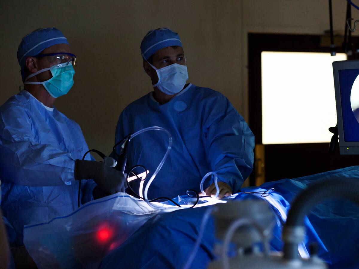 ¿Cuáles son los riesgos de la cirugía de cadera?