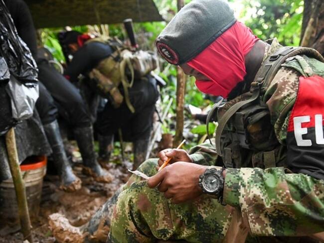 ELN incinera bus de servicio público en el departamento del Choco / imagen de referencia. Foto: Getty Images