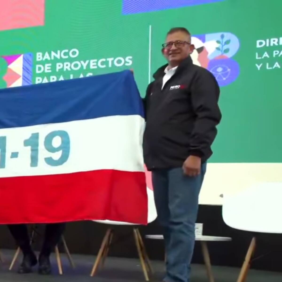Petro conmemoró muerte de Carlos Pizarro: mostró una bandera del M-19