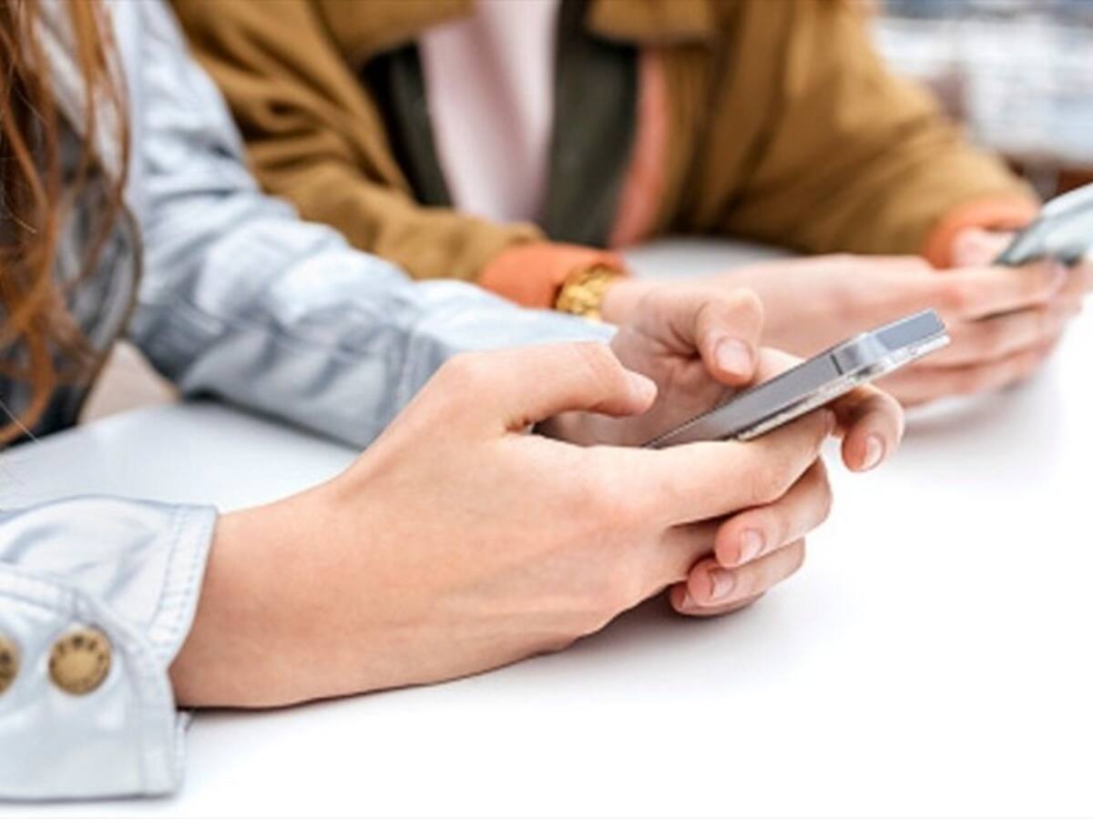 ¿Qué es el phubbing y por qué está afectando todas las relaciones sociales en el mundo?