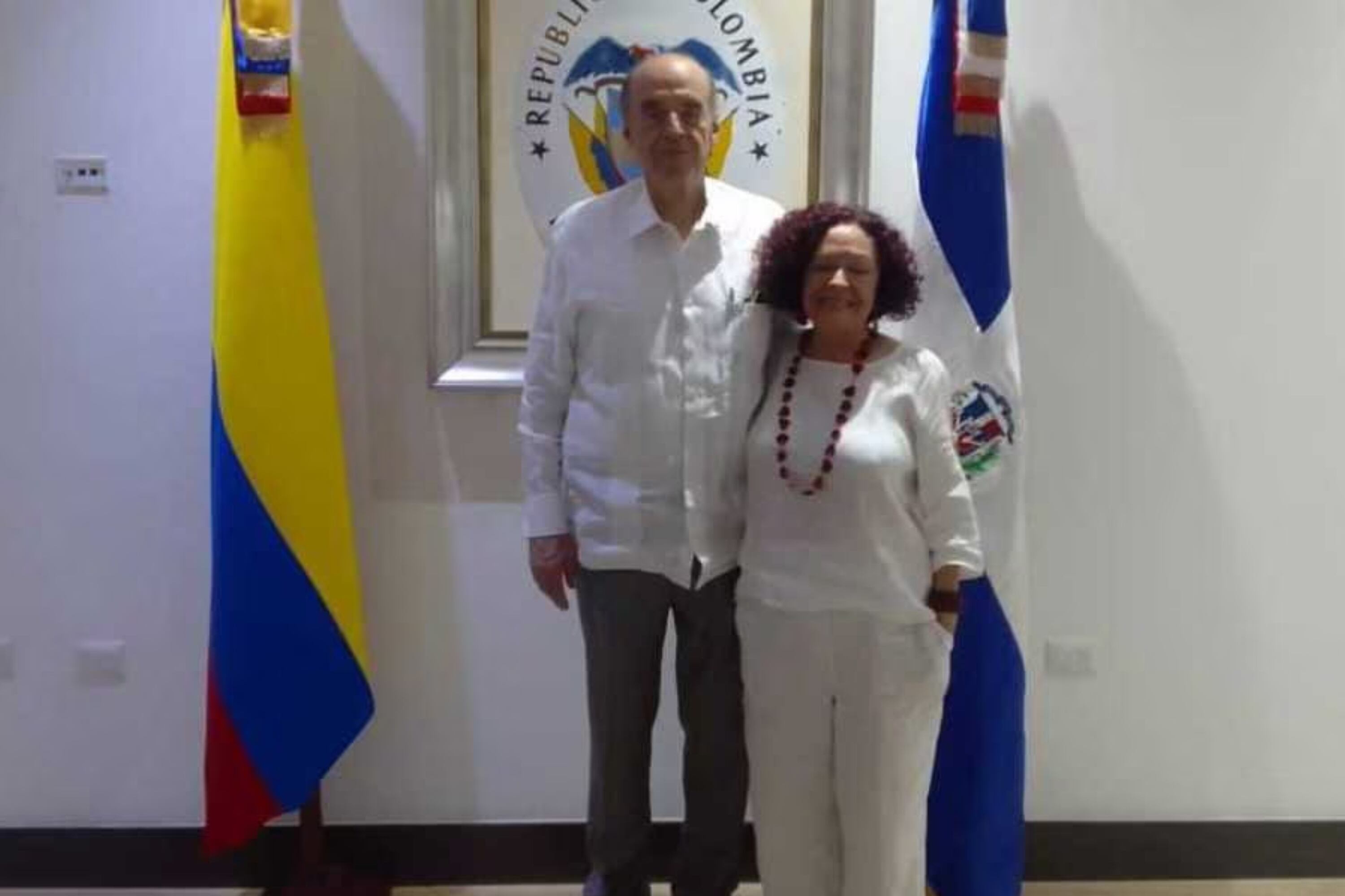 Canciller Álvaro Leyva con nueva embajadora de Colombia en Haití | Foto: Cancillería
