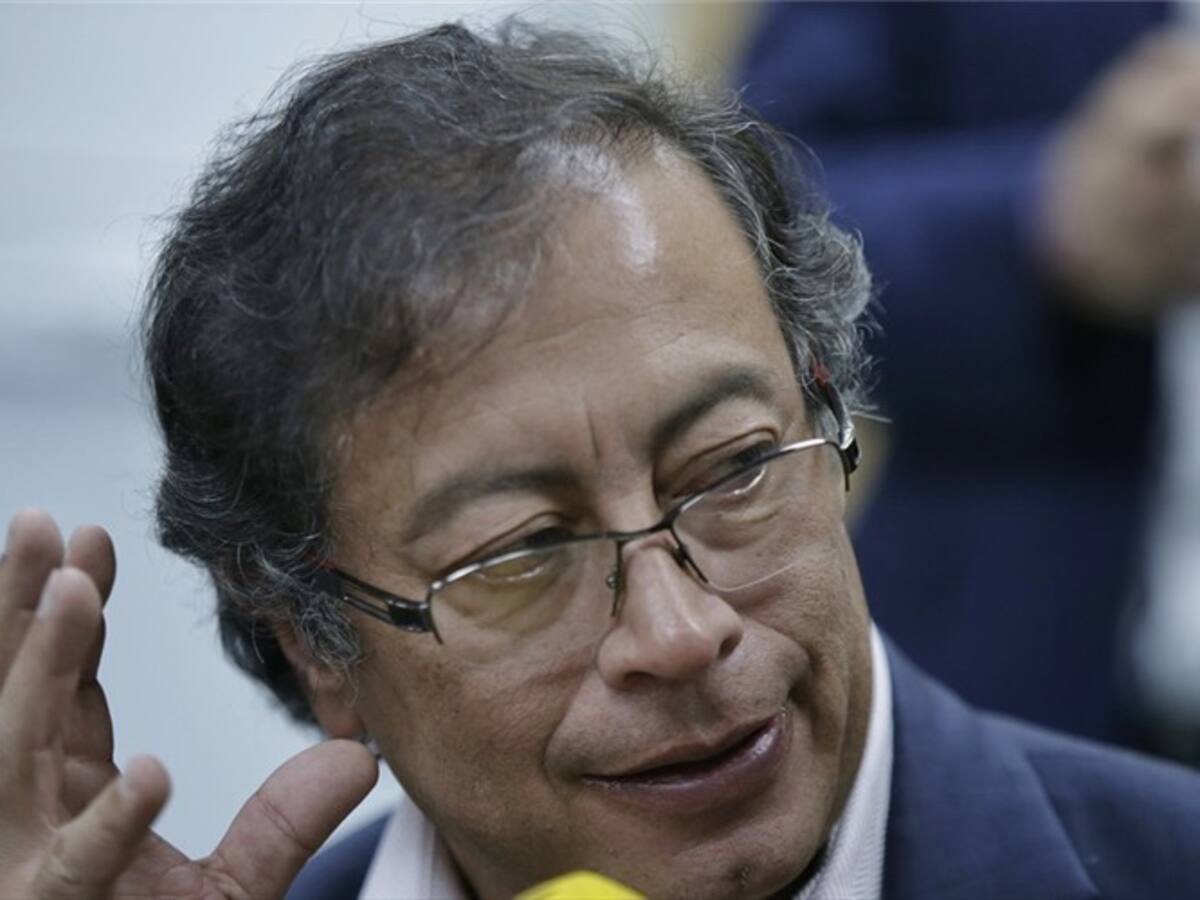 “No consumir gaseosas” y “no sacar el carro”, propuestas de Petro para el paro