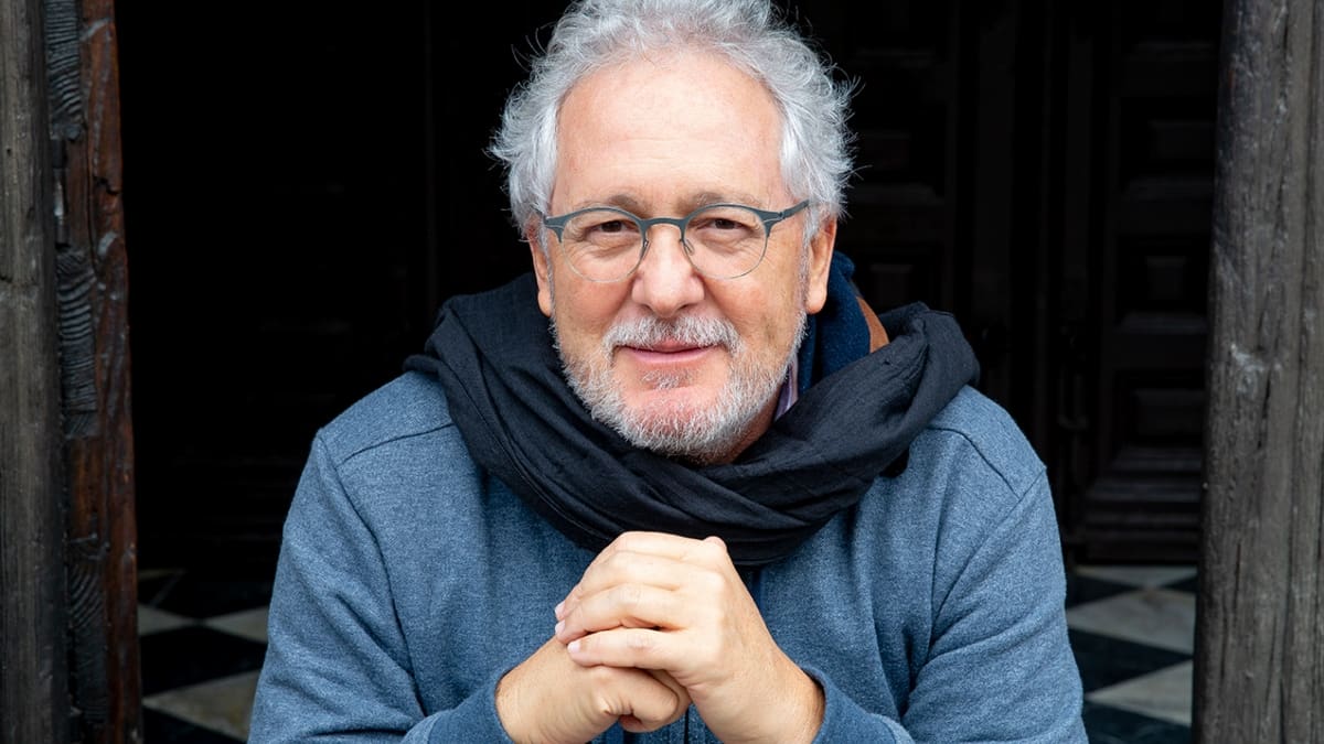 No es pintada como escándalo, sino algo humano: Héctor A. Faciolince sobre su novela