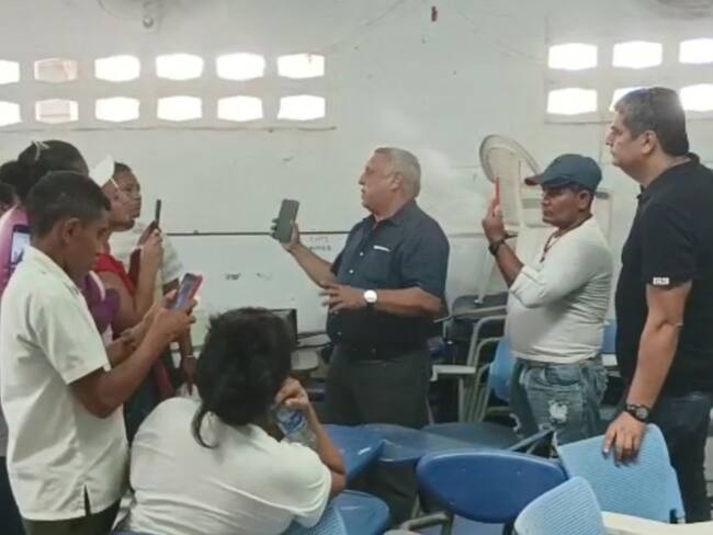 Reunión de padres de familia y secretario de educación/ Alcaldía de Santa Marta