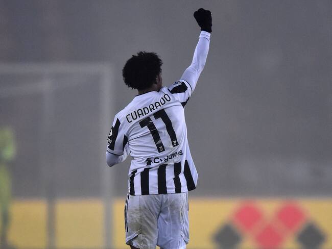 BOLOGNA, ITALY - DECEMBER 18: Juan Cuadrado of Juventus FC celebrates after scoring goal 0-2 during the Serie A match between Bologna FC and Juventus at Stadio Renato Dall'Ara on December 18, 2021 in Bologna, Italy. (Photo by Giuseppe Bellini/Getty Images)