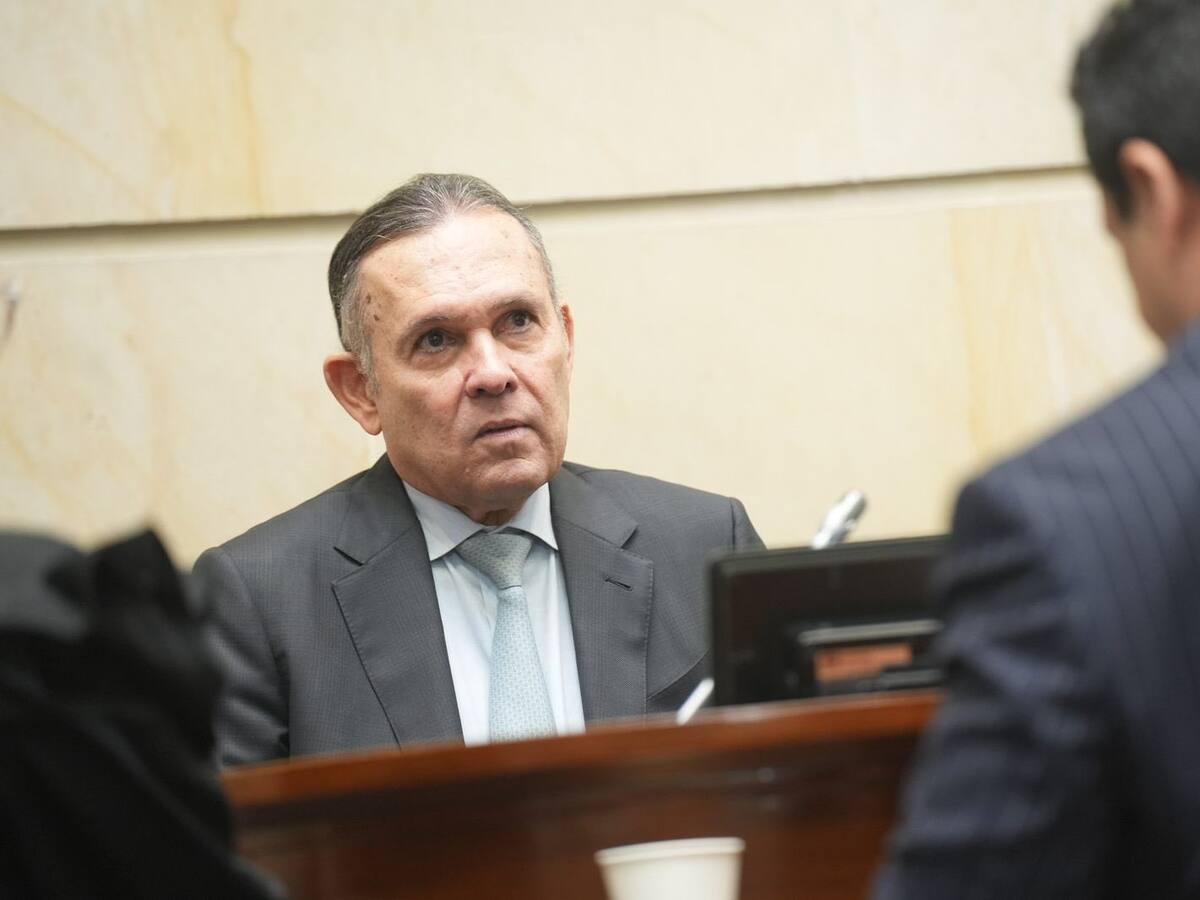 Efraín Cepeda sobre Petro: nunca alguien con tan pocos méritos llegó a la Presidencia