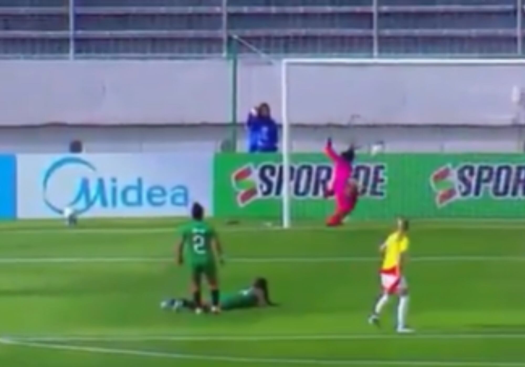 Autogol de Anabel Flores