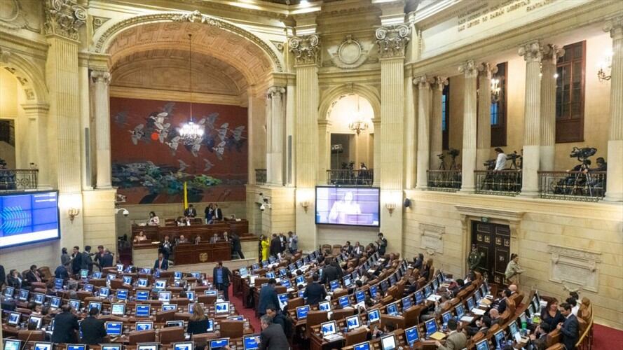 Publican lista de congresistas que votaron no a moción de censura a Mindefensa. Foto: Getty Images / DANIEL GARZÓN HERAZO