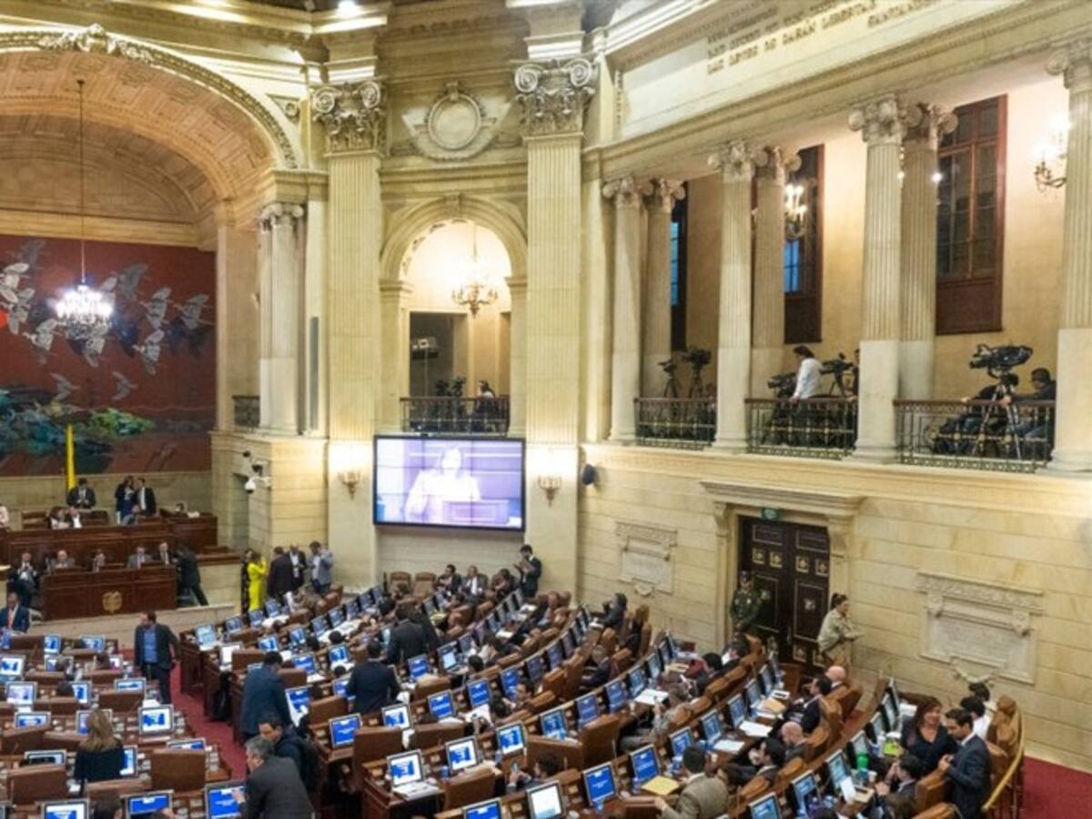 Publican lista de congresistas que votaron no a la moción de censura a Mindefensa