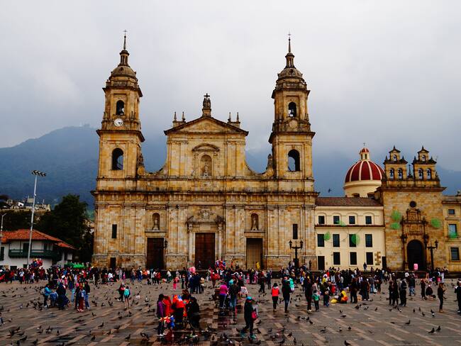 Catedral Primada de Bogotá, Plaza Bolívar.