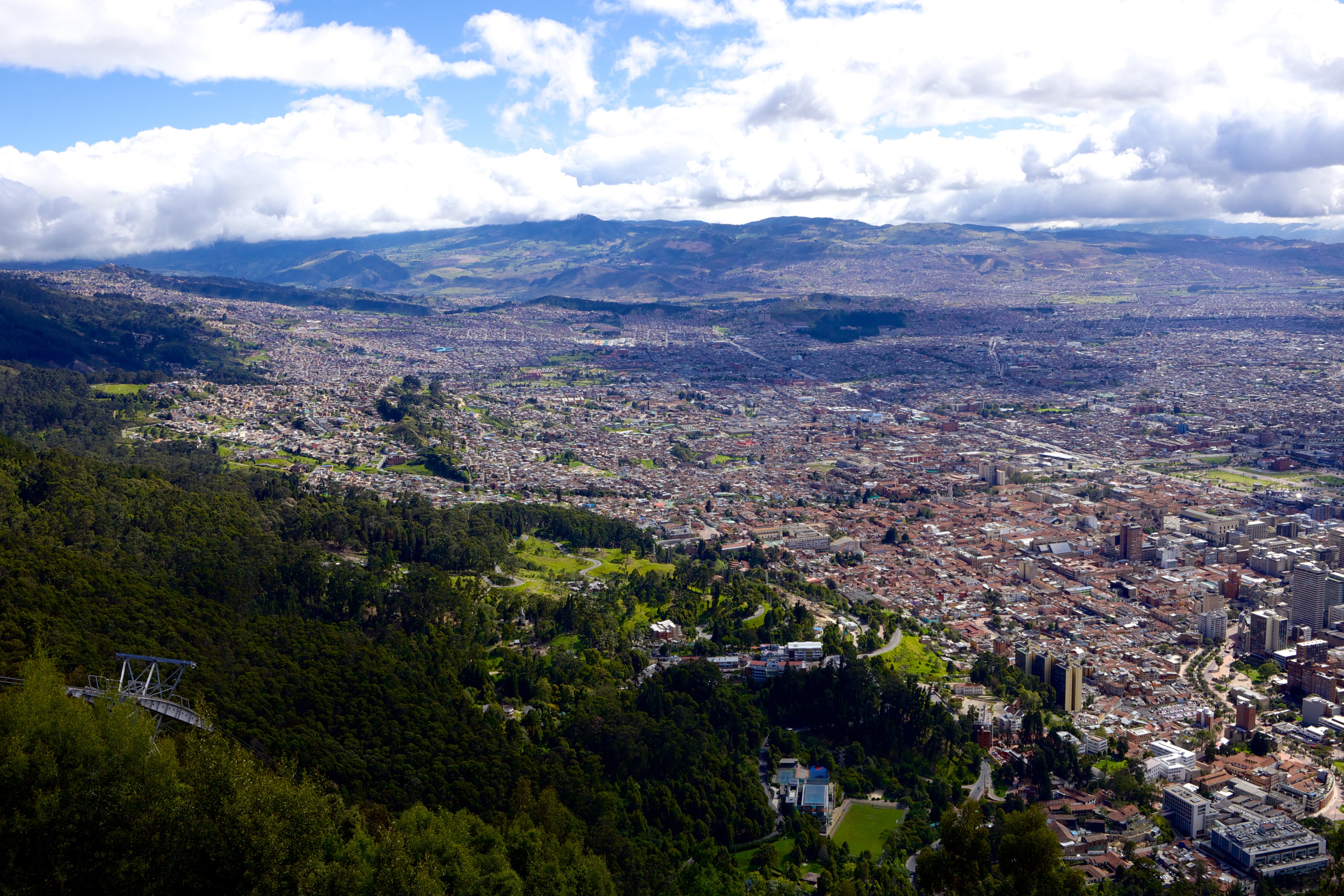 Vista panorámica de la ciudad de Bogotá y sus alrededores (Foto vía Getty Images).