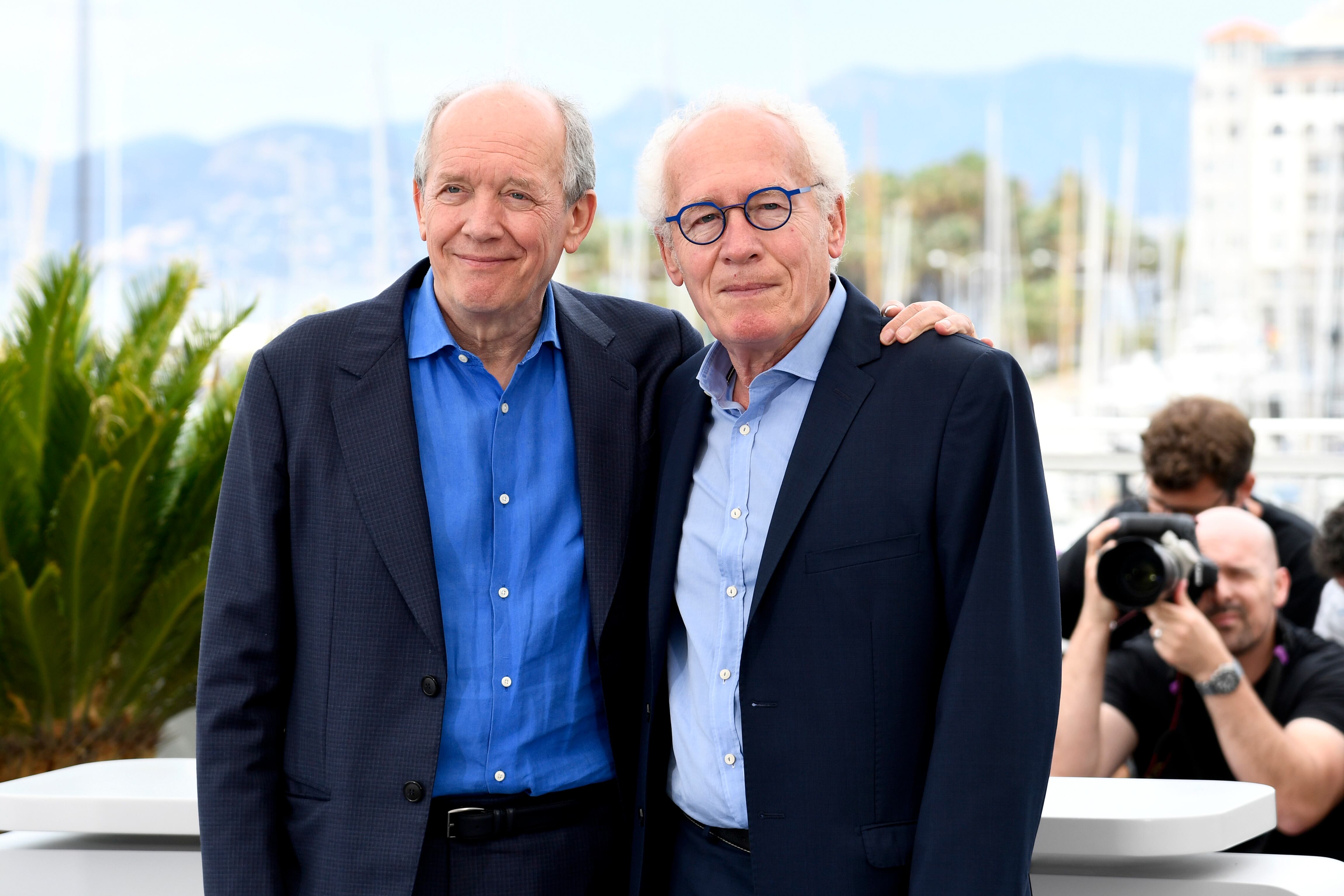 CANNES, FRANCE - MAY 25: (L to R) Directors Luc Dardenne and Jean-Pierre Dardenne attend the photocall for "Tori And Lokita" during the 75th annual Cannes film festival at Palais des Festivals on May 25, 2022 in Cannes, France. (Photo by Gareth Cattermole/Getty Images)