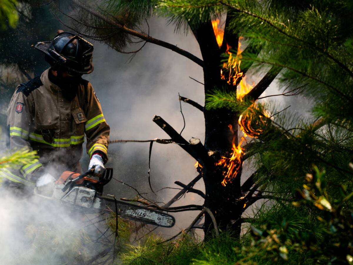 Chile recibió ayuda internacional para combatir incendios que dejan 26 muertos