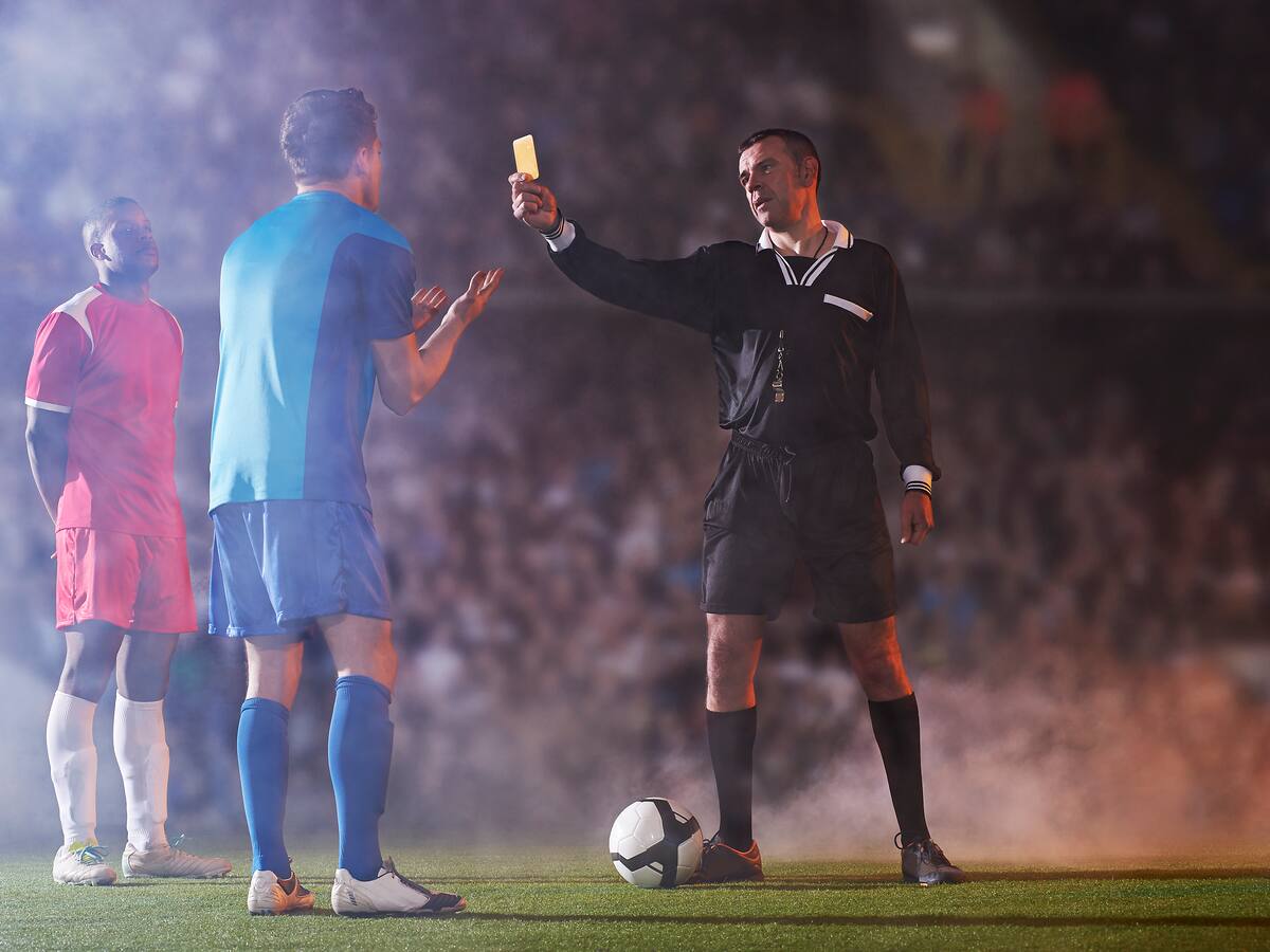 Solo los capitanes podrán reclamar a los árbitros en torneos de la Conmebol