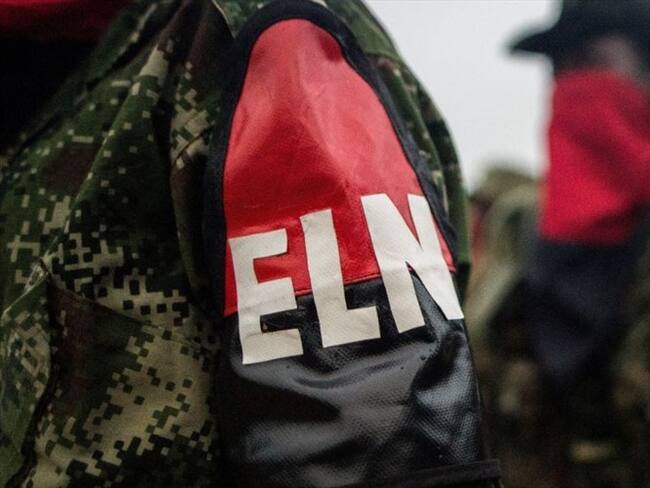 Miembros de la guerrilla del Eln detuvieron varios vehículos y quemaron tres tipo camión y dos tractomulas. Foto: Getty Images