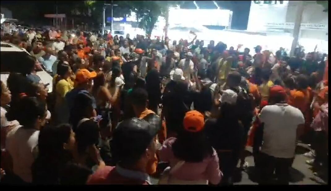 Foto: Protestas a las afueras de la Registraduría en Santa Marta/ Cortesía.