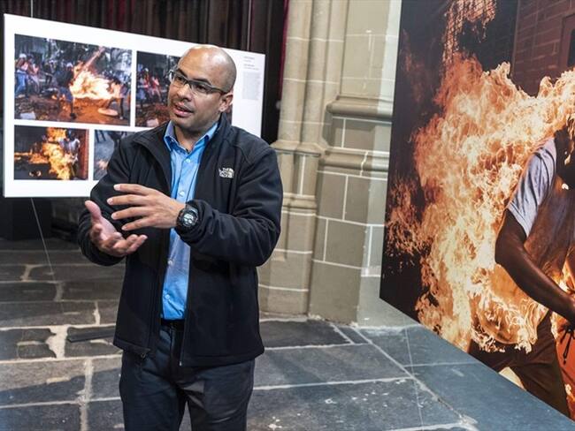 Ganador del World Press Photo explica la imagen en la que se ve a un hombre en llamas