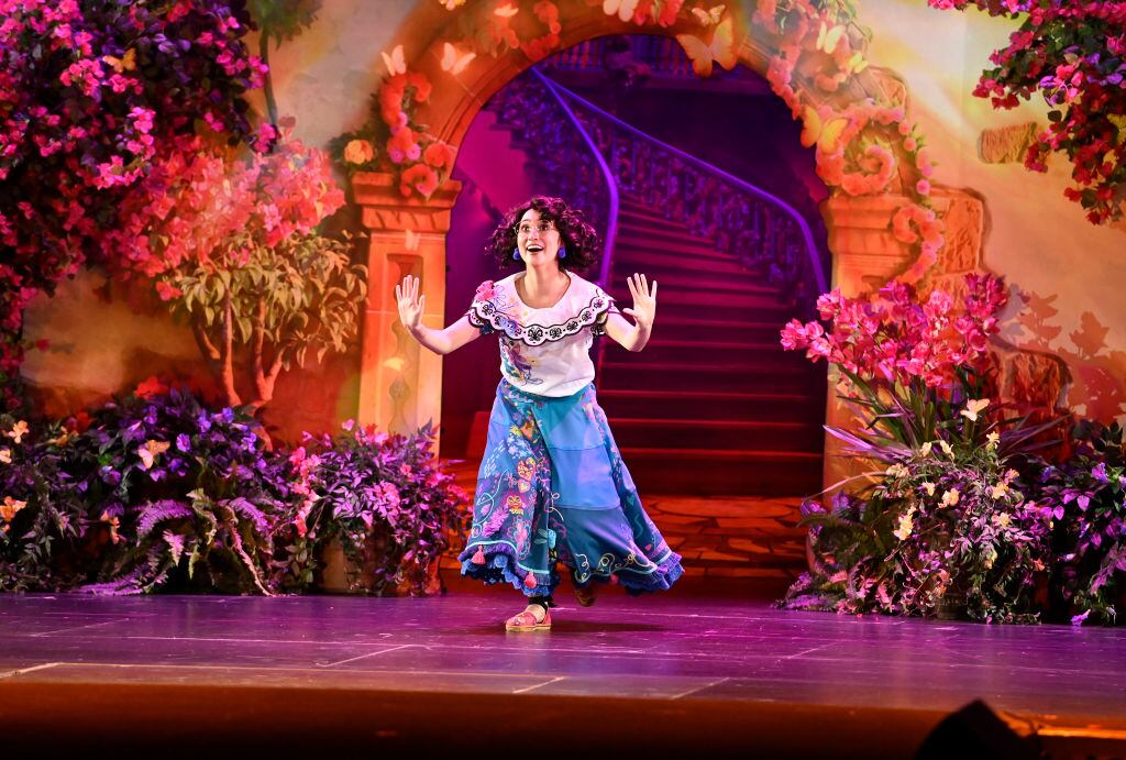 Personaje "Mirabel" de la película Encanto (Photo by Michael Tullberg/Getty Images)