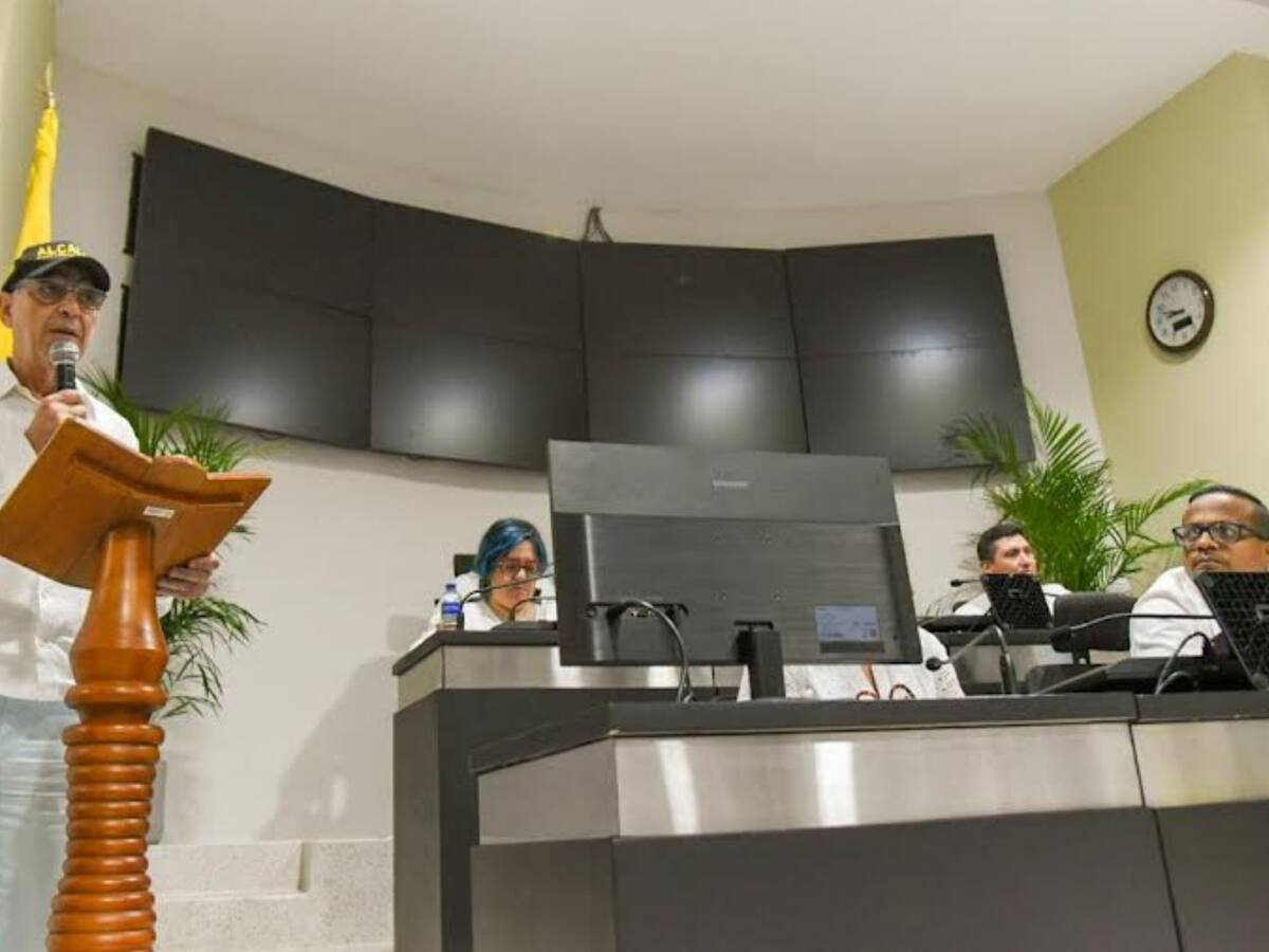 Alcalde y concejales de Cartagena levantan bandera de paz, luego de tres años de peleas