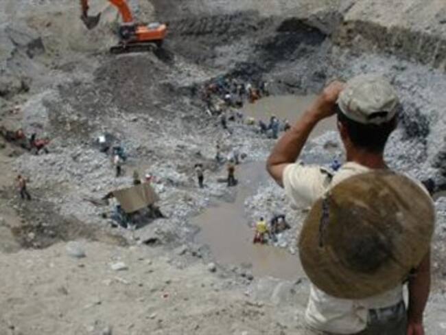 ¿Qué debe hacerse para combatir la minería ilegal?