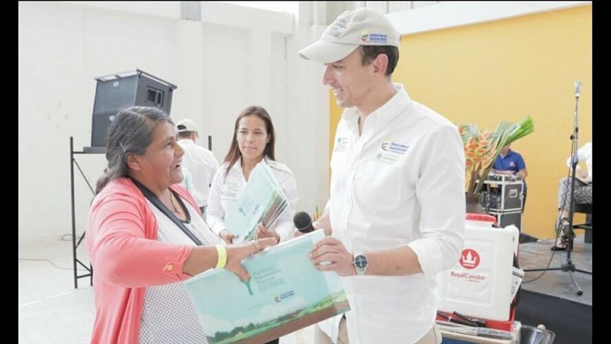 La máxima autoridad de tierras del país entregó 103 títulos de propiedad a familias de Saladoblanco, Oporapa, San José de Isnos, Pitalito y San Agustín. Foto: Agencia Nacional de Tierras