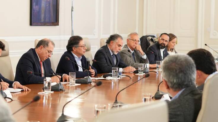 Analista asegura que fue un error de Petro transmitir consejo de ministros: “el Gobierno implosionó”