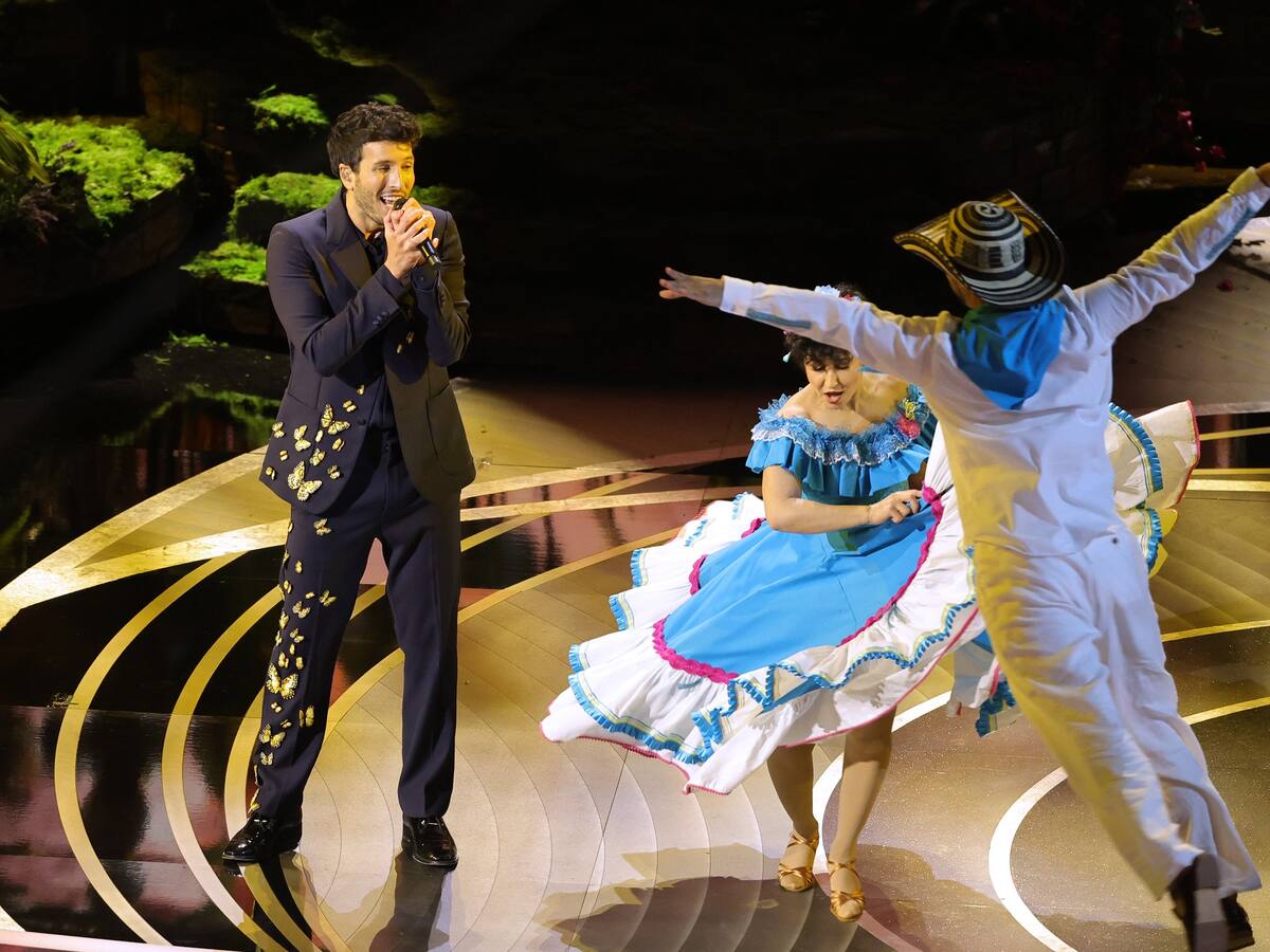 En español y con trajes típicos: la emocionante presentación de Sebastián Yatra cantando Dos Oruguitas en los Premios Óscar