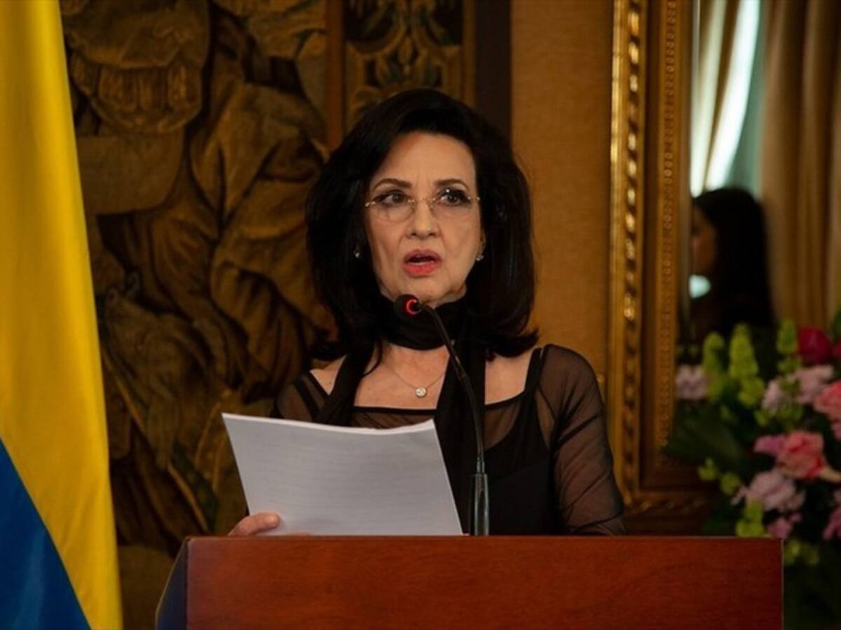 Canciller Claudia Blum viajará a Europa y espera reunirse con Michelle Bachelet