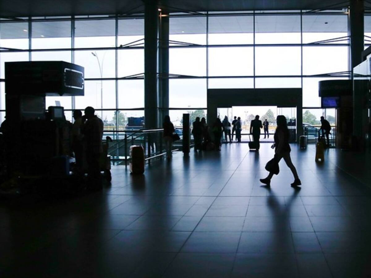 Nueve viajeros inadmitidos durante primer día de exigencia del carné de vacunación
