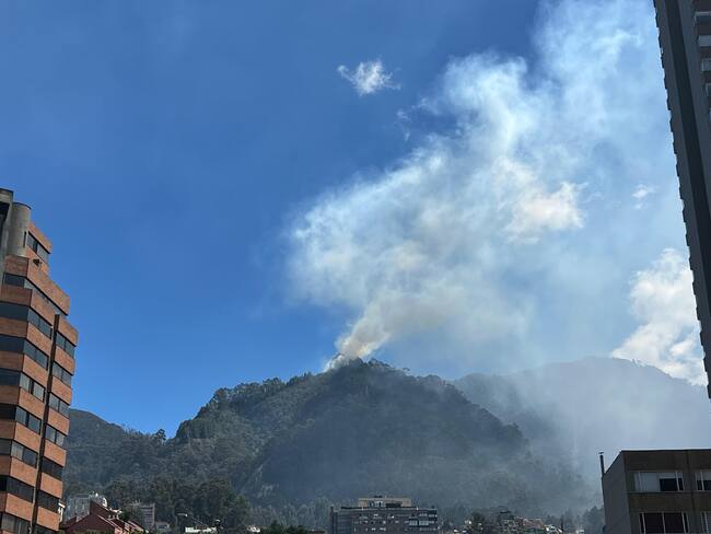 Incendio en los cerros orientales de Bogotá. 22 de enero de 2024. Foto: W Radio.