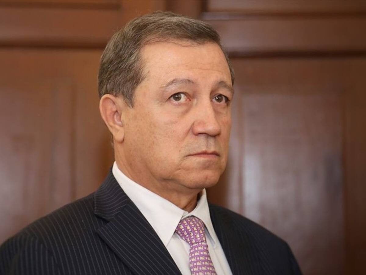 Ernesto Macías estudia acabar con 400 contratos de prestación de servicios en el Senado