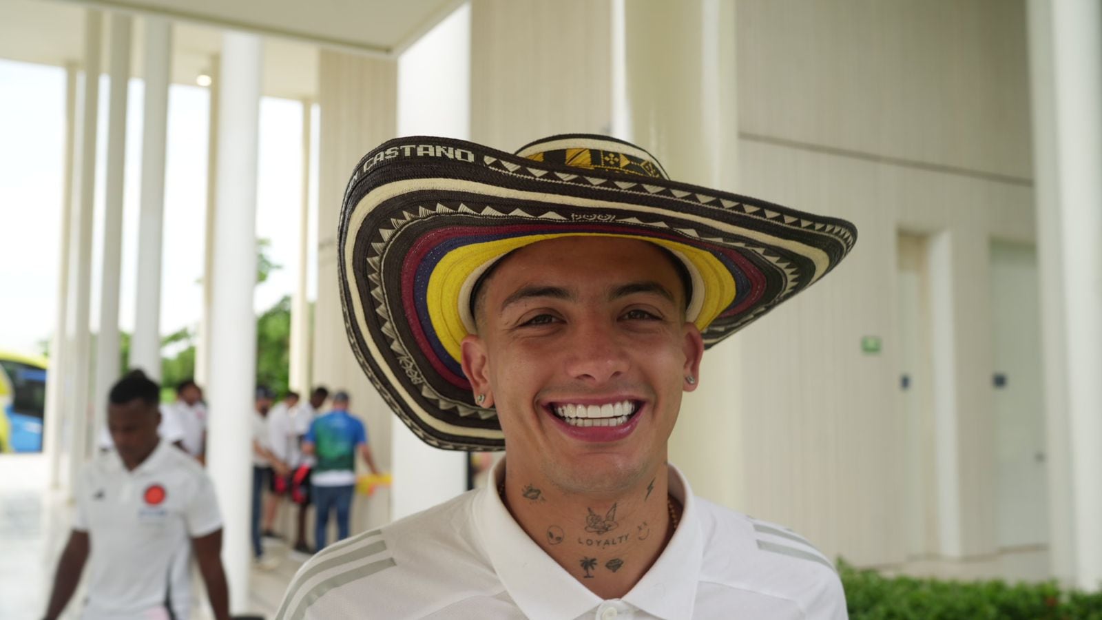 Gobernador de Córdoba regaló el sombrero vueltiao’ a jugadores de la Selección Colombia. Foto: prensa Gobernación de Córdoba.