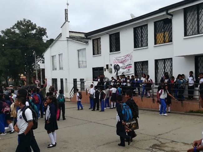 Estudiantes protestan por falta de docente en Cajibío, Cauca. Foto: Cortesía Sucesos Cauca