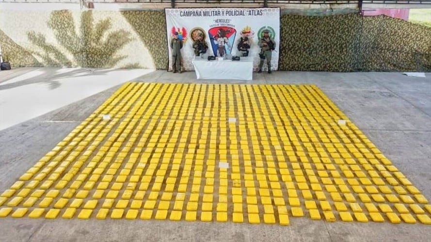 La Fuerza de Tarea Conjunta Hércules incautó 940 kilos de cocaína de una embarcación . Foto: Colprensa
