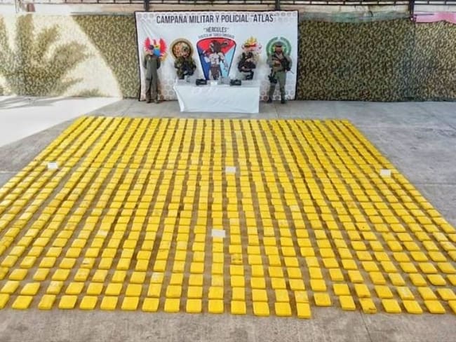 La Fuerza de Tarea Conjunta Hércules incautó 940 kilos de cocaína de una embarcación . Foto: Colprensa