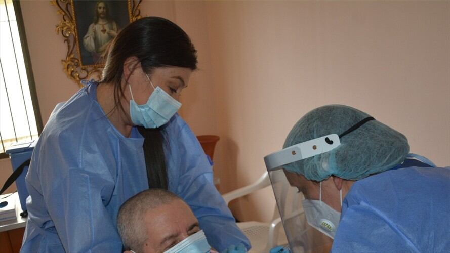 En el Hogar Geriátrico, Asilo San José y en Hermanitas de los Pobres, el pasado 26 de febrero, fueron vacunados un total de 40 adultos mayores.. Foto: ESE de Tunja