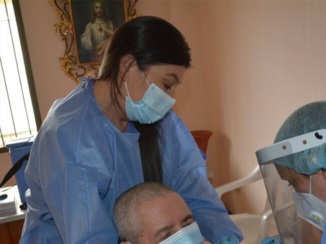 En el Hogar Geriátrico, Asilo San José y en Hermanitas de los Pobres, el pasado 26 de febrero, fueron vacunados un total de 40 adultos mayores.. Foto: ESE de Tunja