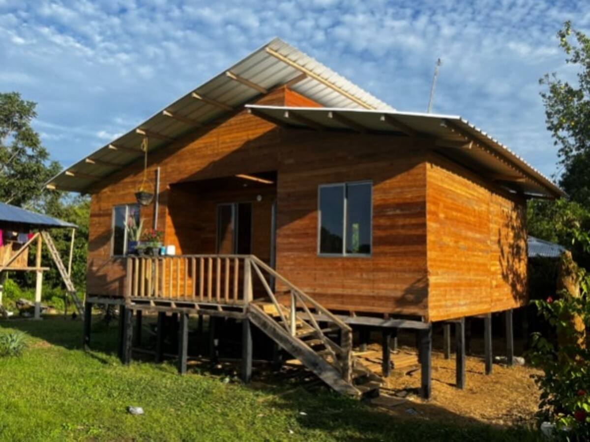 “Vanessa Mendoza está desactualizada, las casas en Unguía son reales”: alcalde