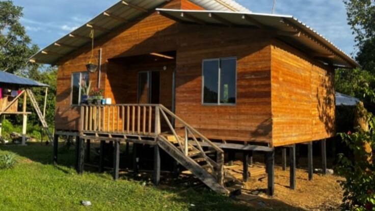 “Vanessa Mendoza está desactualizada, las casas en Unguía son reales”: alcalde