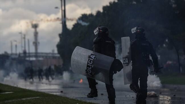 Enfrentamientos entre encapuchados y el Esmad en Bogotá / imagen de referencia. Foto: Colprensa