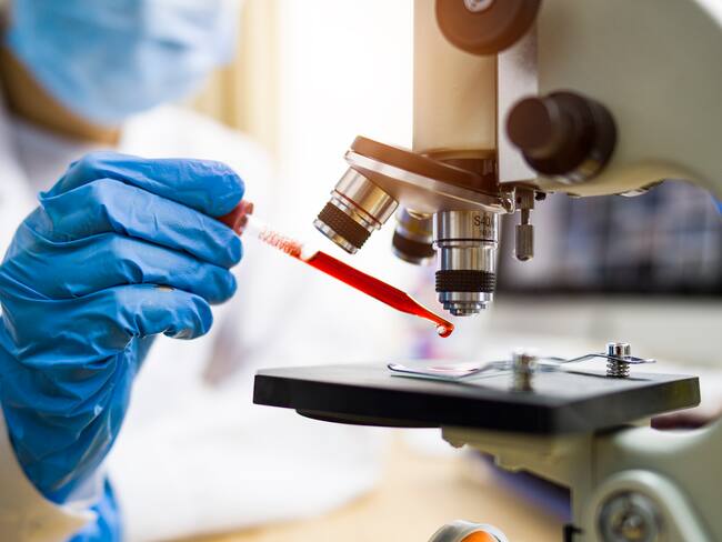 ¿Cómo lograron que una paciente con VIH controlara el virus sin medicamentos?