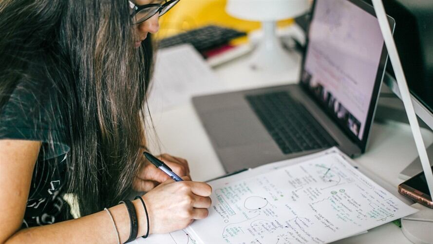 Universidad del Rosario despide a profesor que sacó de clase a alumna por apoyo al paro. Foto: Getty Images