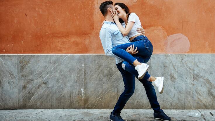 ‘Historia del beso’, un libro que relata detalles del origen y el significado del beso