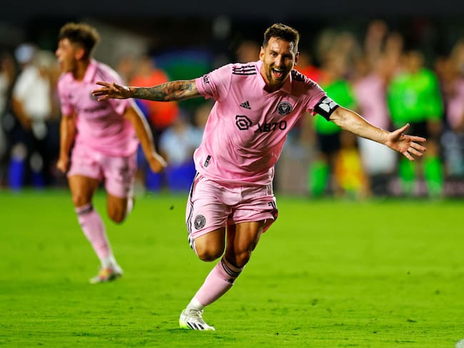 Messi hace su primer gol con el Inter Miami. Foto: Stacy Revere/Getty Images)