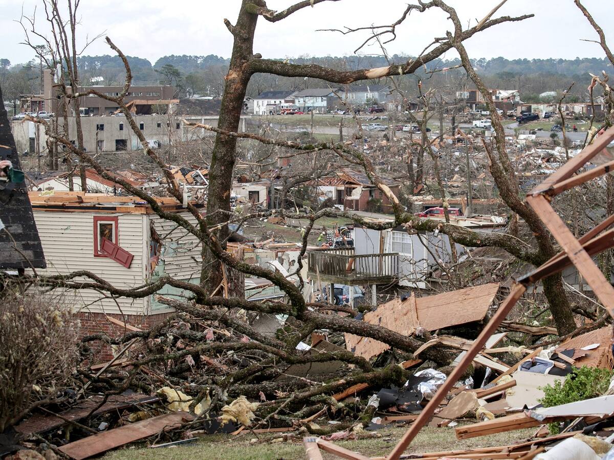 Al menos 10 muertos y más de 30 heridos por fuerte tornado en Arkansas, EE.UU.