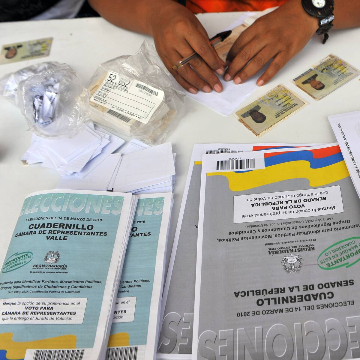 Sí habrá huella y firma para las elecciones de 2022 en Colombia: Registraduría