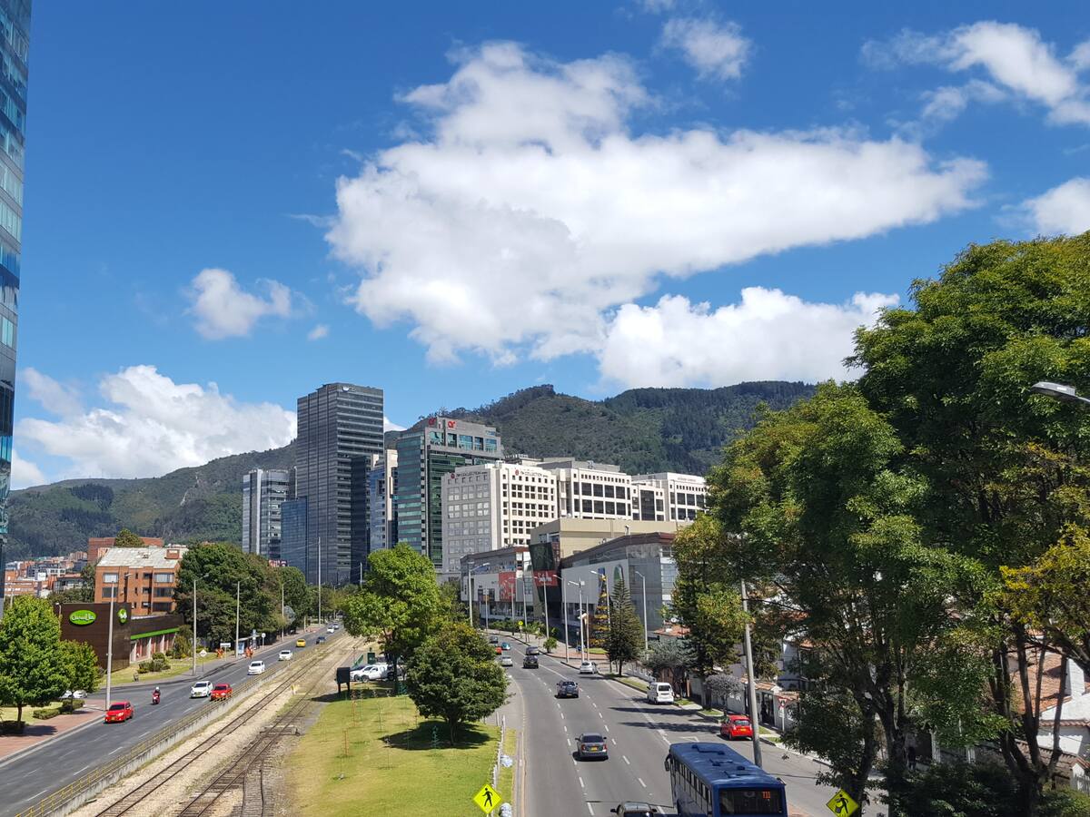 Pico y placa en Bogotá 6 de abril: así funciona la medida para carros particulares y taxis
