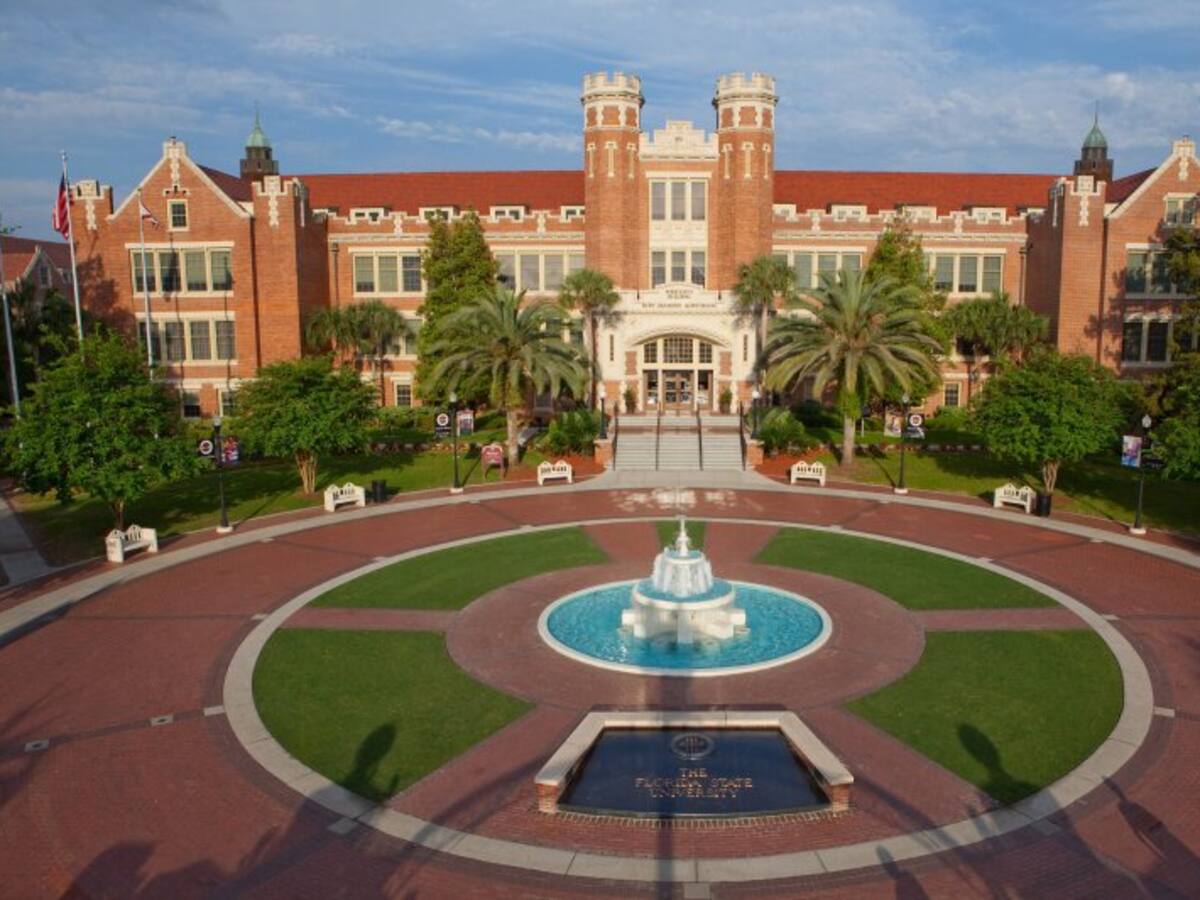 Suben a 2 los muertos y a 7 los heridos por un tiroteo en Universidad Estatal de Florida