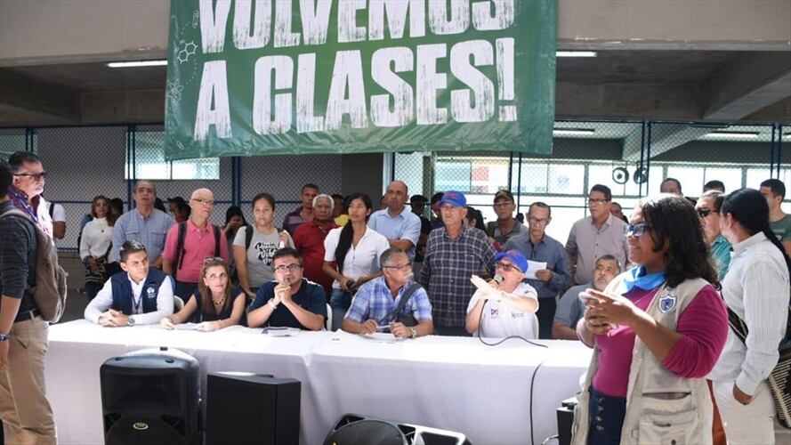 Cierre de la Asamblea multiestamentaria realizada para convocar el reinicio de clases.. Foto: Uniatlántico
